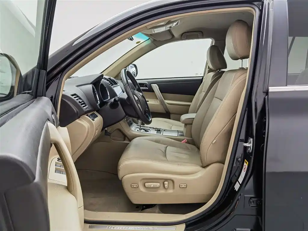 Toyota Highlander 2011 2.7L 2WD 5-seat Sport фото 10