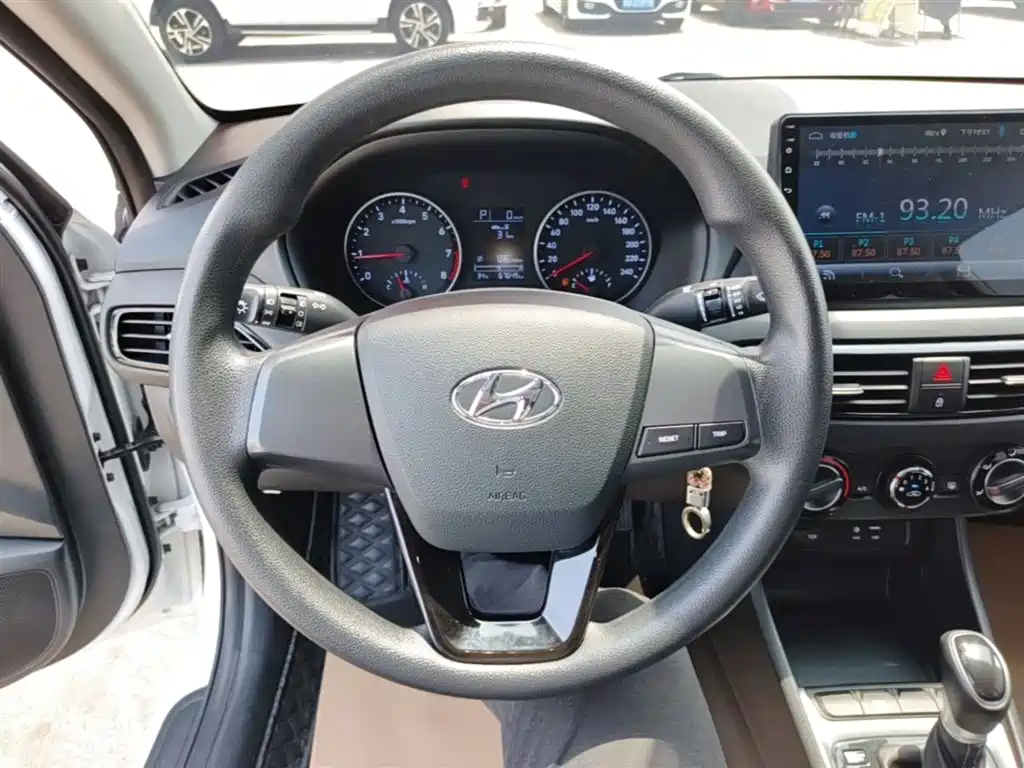 Hyundai Elantra 2018 1.6L Automatic Pleasing Edition GL China VI фото 11