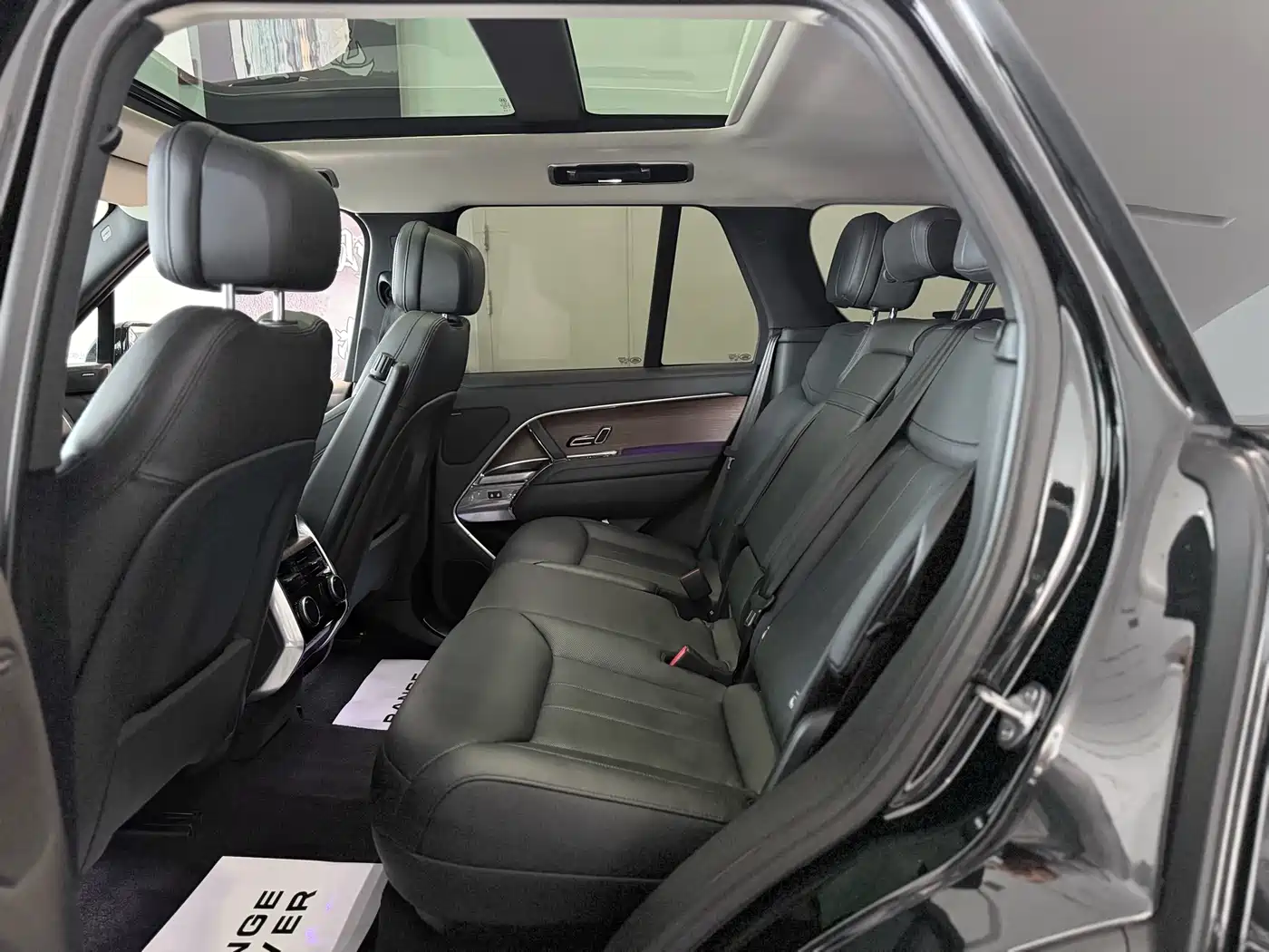 Land Rover Range Rover 2023 3.0 L6 360PS Golden Age Edition фото 15