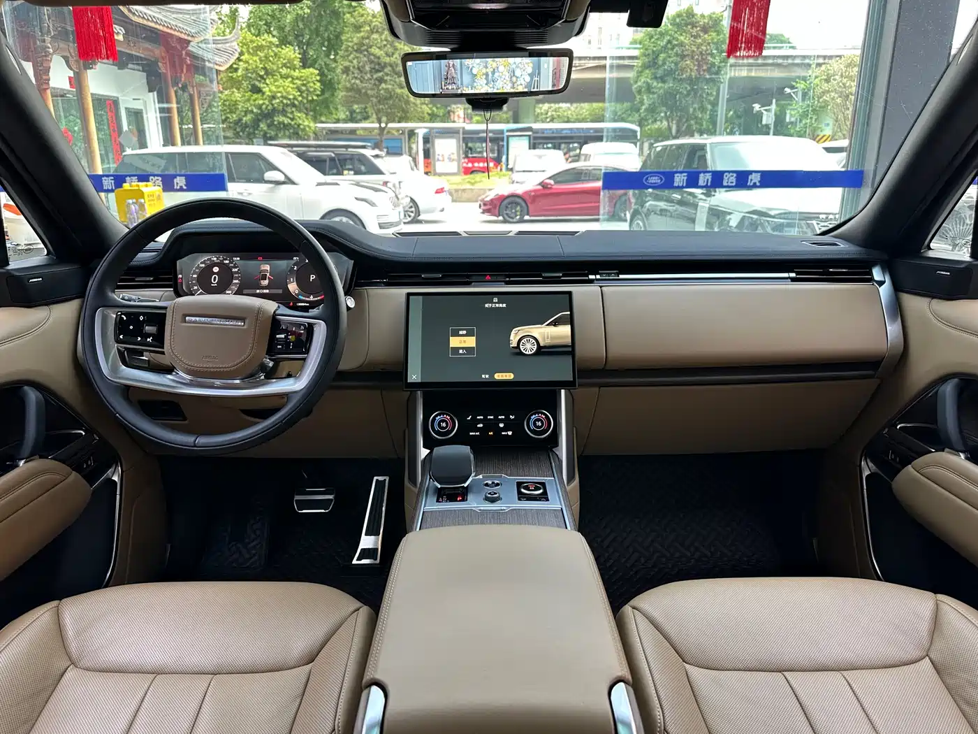 Land Rover Range Rover 2023 3.0 L6 400PS Golden Age 7-Seater Long Wheelbase фото 5