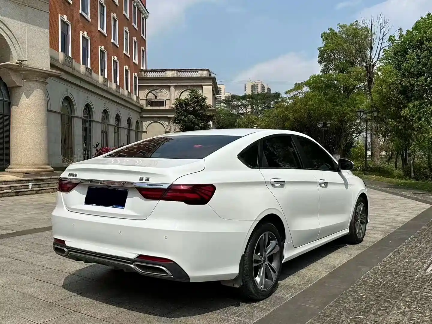 Фото 9 - Geely Binrui
