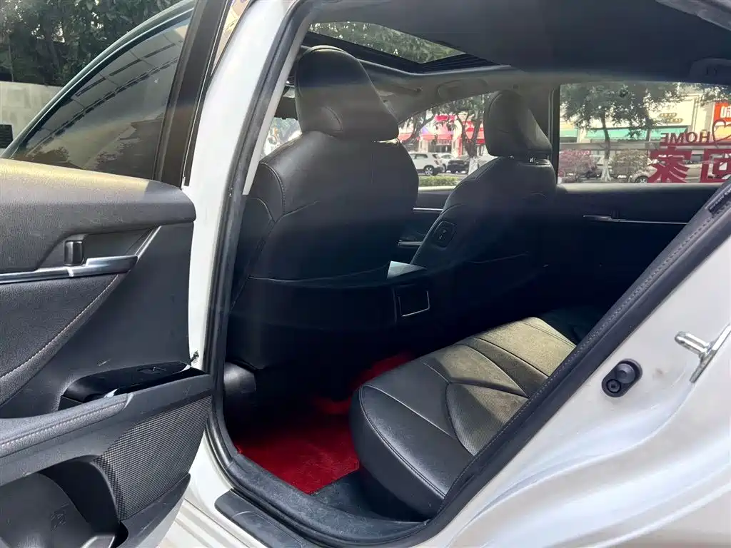 Toyota Camry 2021 Hybrid 2.5HGVP Leading Edition фото 2