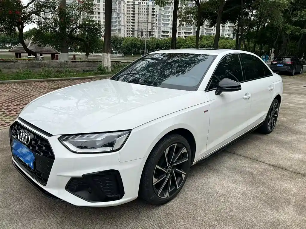 Audi A4L 2023 40 TFSI Luxury Sport