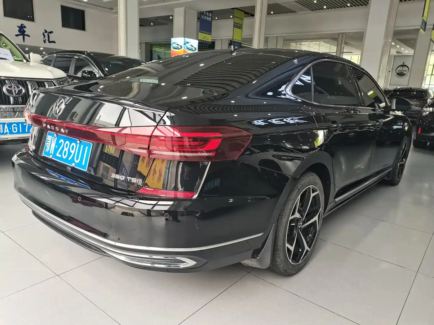 Volkswagen Passat 2024 380TSI Starlight Dragon Soaring Edition фото 9