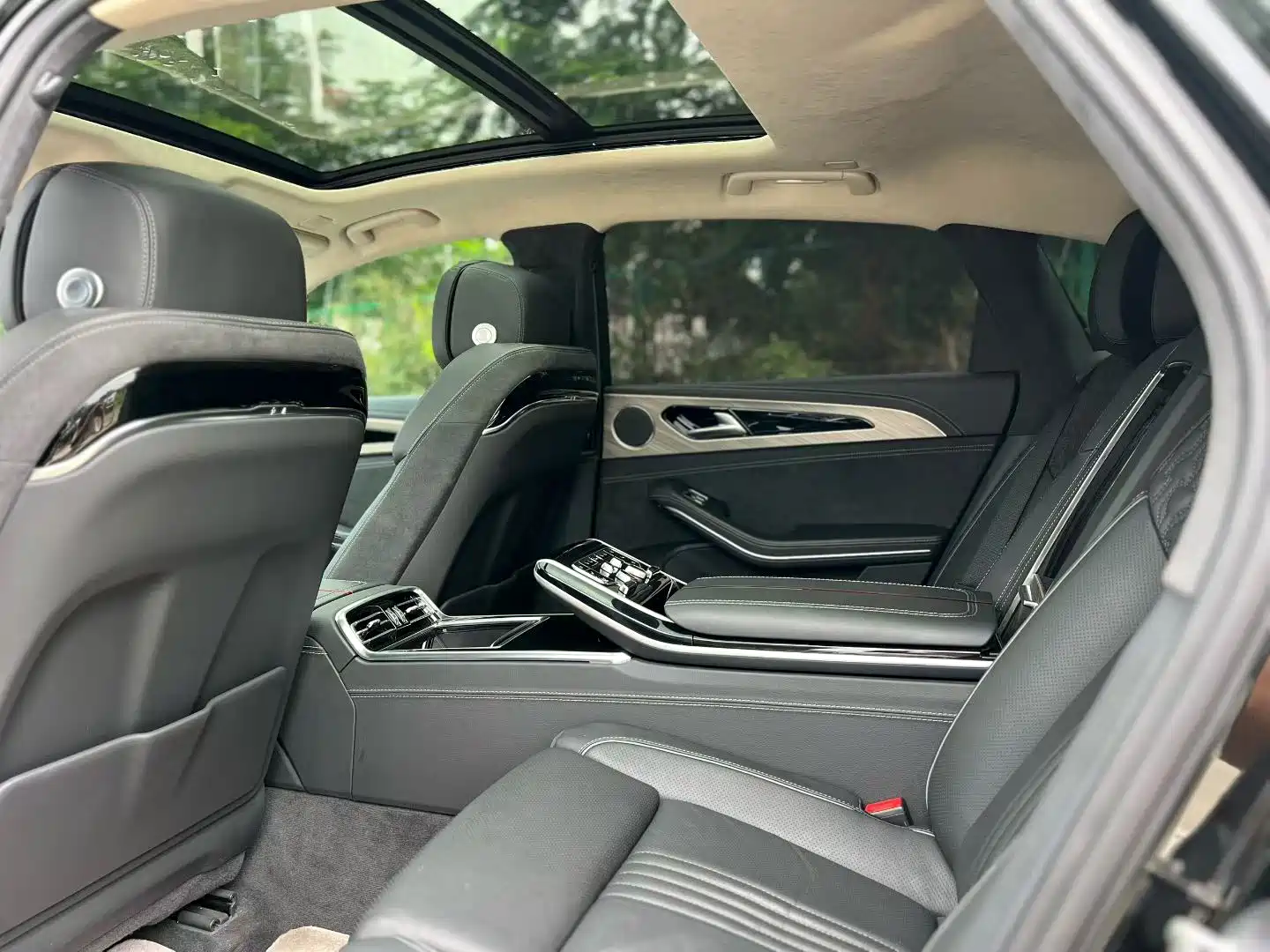 Фото 6 - Hongqi H9