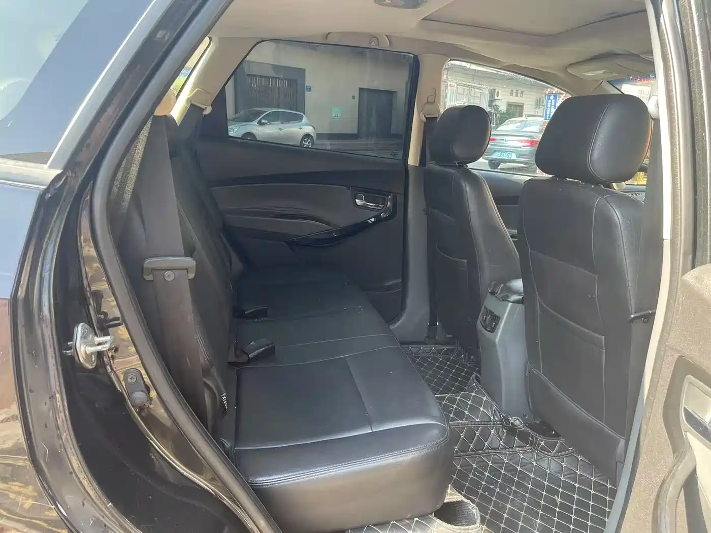 JAC Motors Refine M2 2014 2013 1.8L Automatic Luxury 5-seater