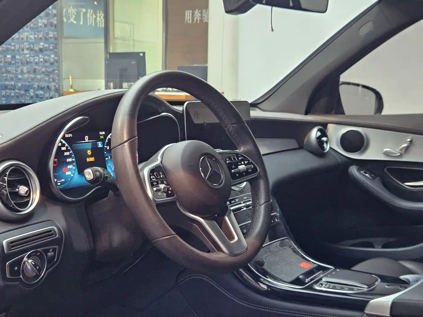 Mercedes-Benz GLC 2020 Facelift GLC 260 L 4MATIC Dynamic фото 8