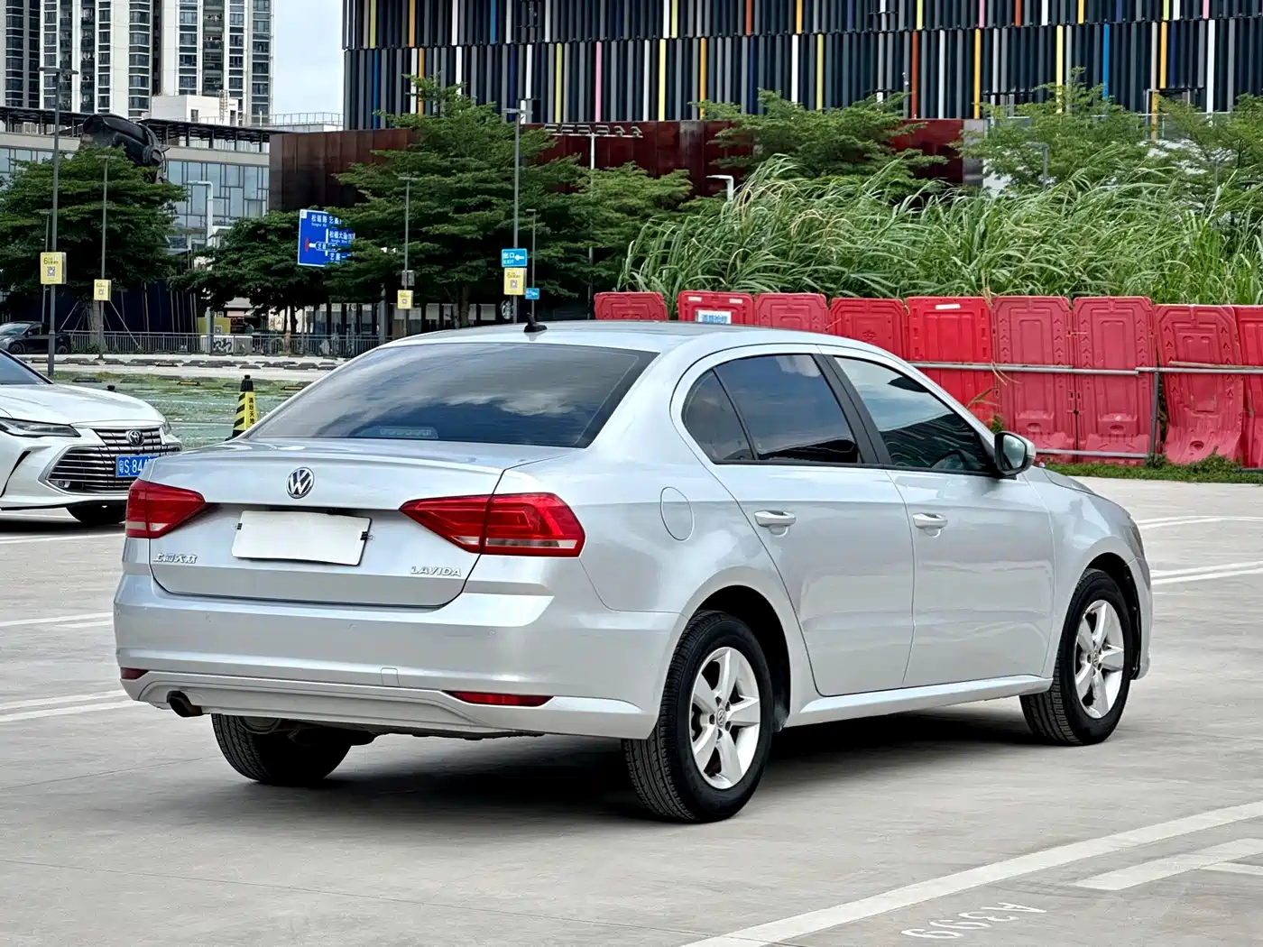Volkswagen Lavida 2015 1.6L Automatic Trend Edition фото 3