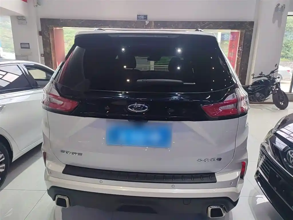 Фото 6 - Ford Edge