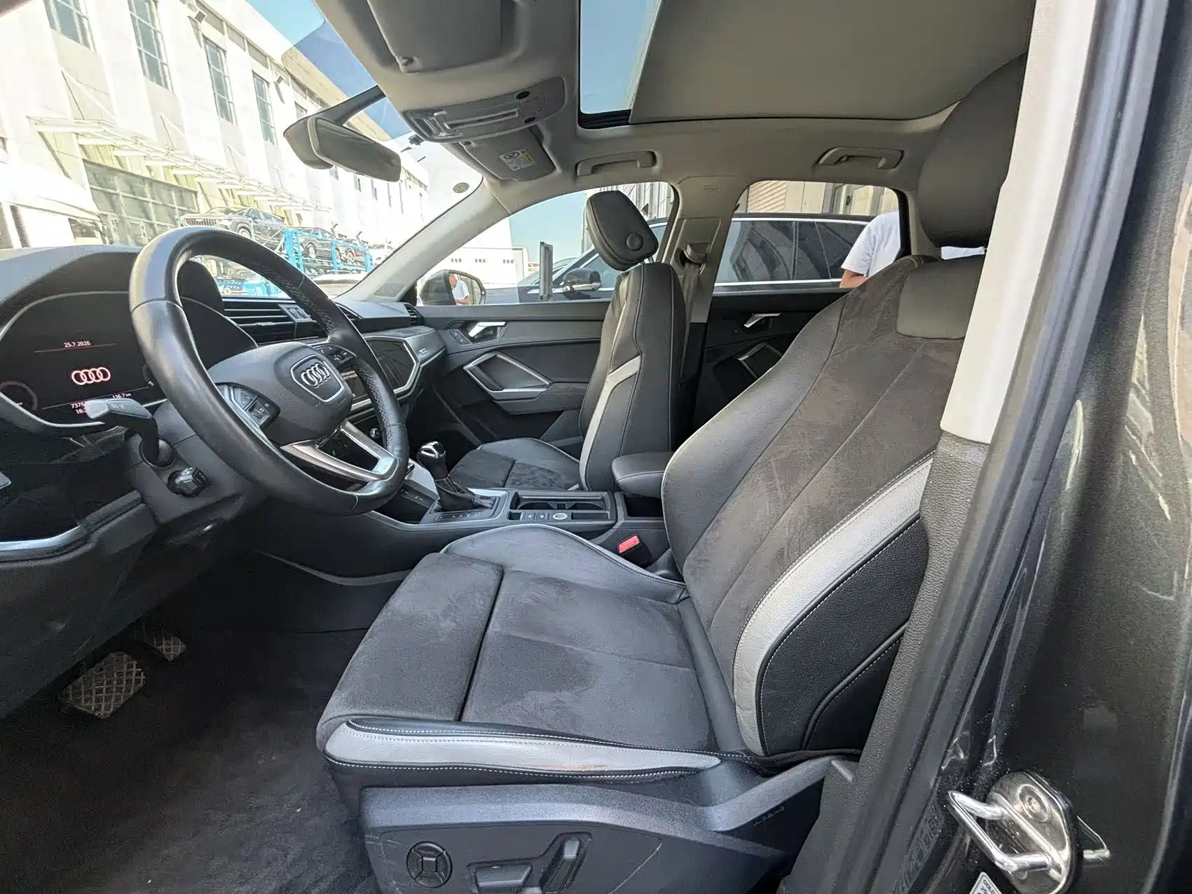 Photo 12 - Audi Q3