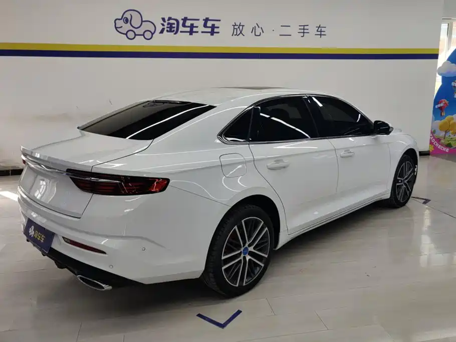 Фото 3 - Geely Preface