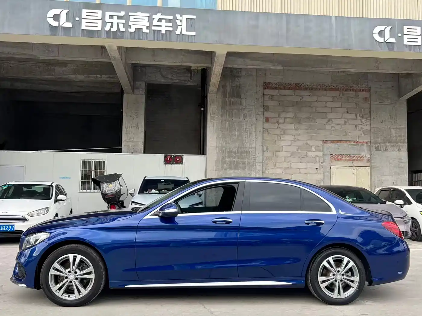 Mercedes-Benz C-Class 2017 C 200 L Sport фото 6