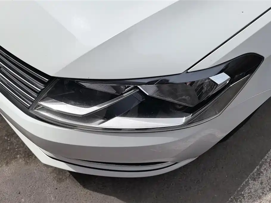 Volkswagen Lavida Tour 2015 1.6L Automatic Trend Edition фото 5