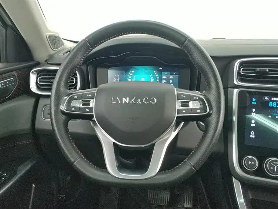 Lynk & Co 01 2017 2.0T AWD Pro фото 15