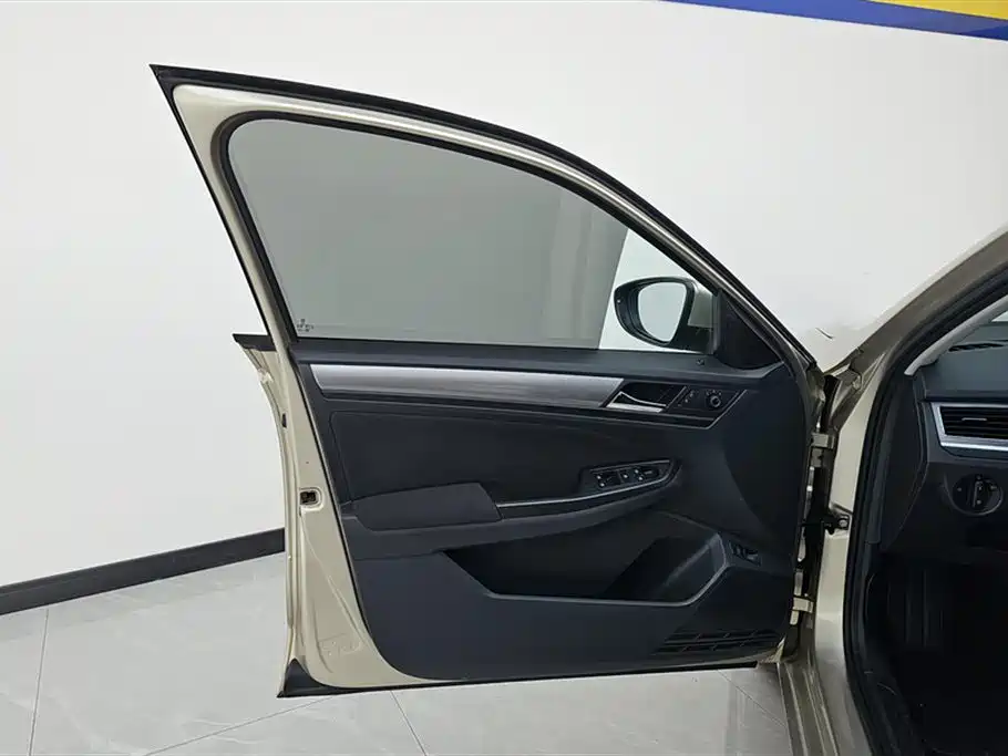 Volkswagen Bora 2018 1.5L Automatic Fashion фото 7