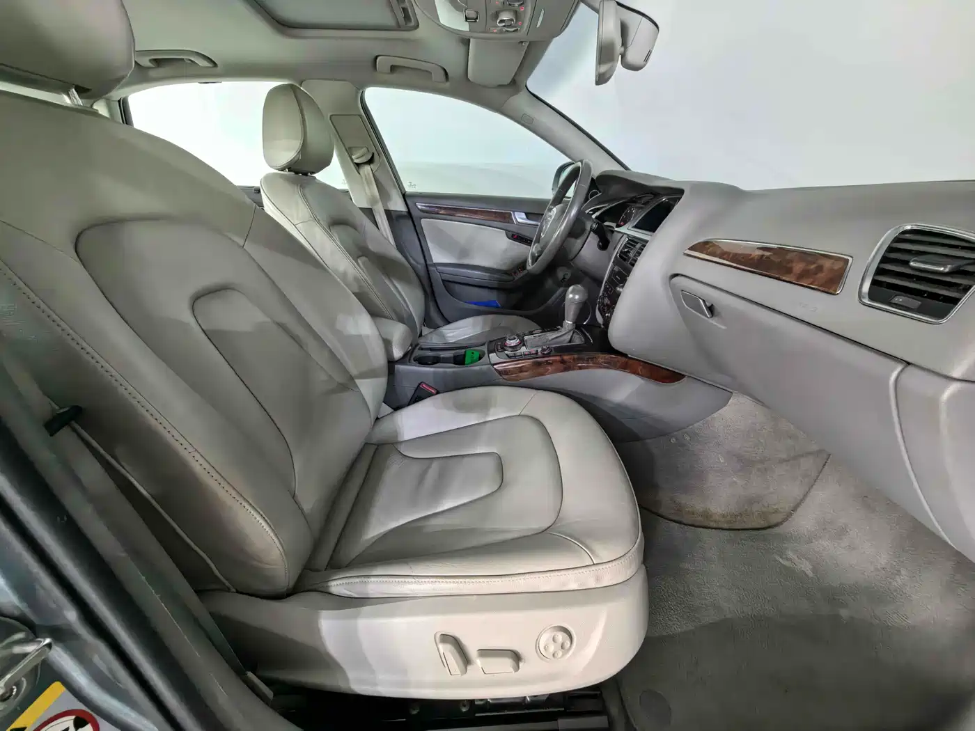 Audi A4L 2011 2.0 TFSI Comfort фото 16