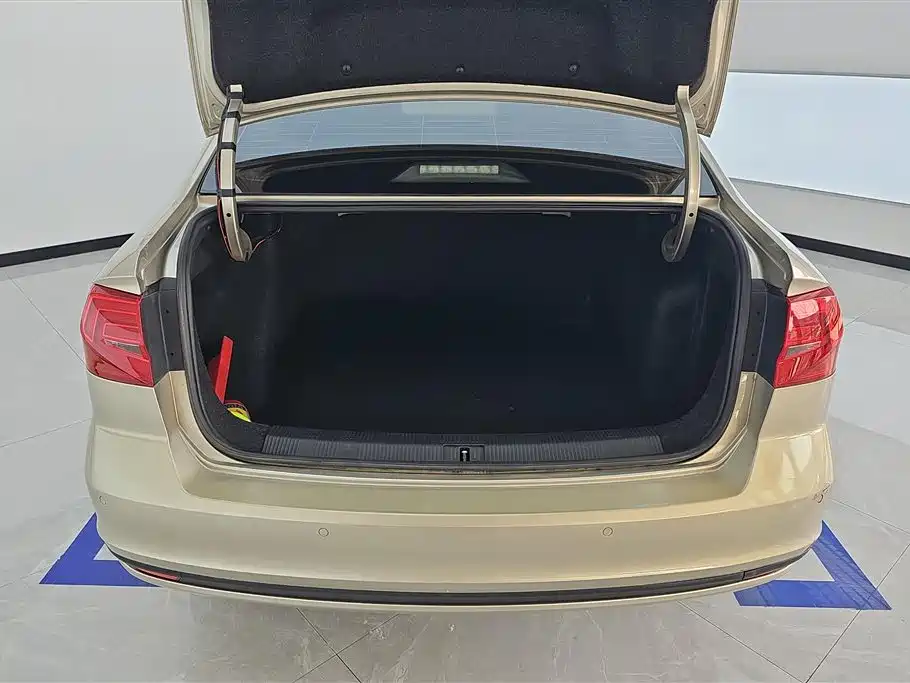 Volkswagen Bora 2018 1.5L Automatic Fashion фото 4