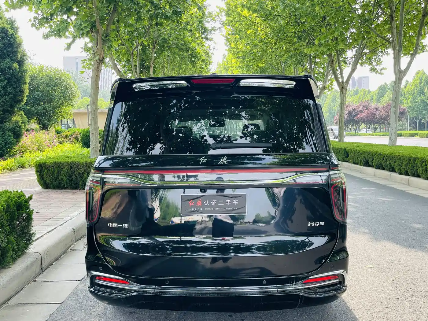 Hongqi HQ9 2023 2.0T Smart Connect Flag Enjoy Edition фото 18