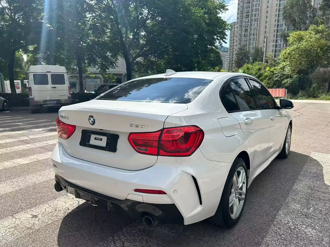 BMW 1 Series 2021 120i M Sport Shadow Edition фото 9