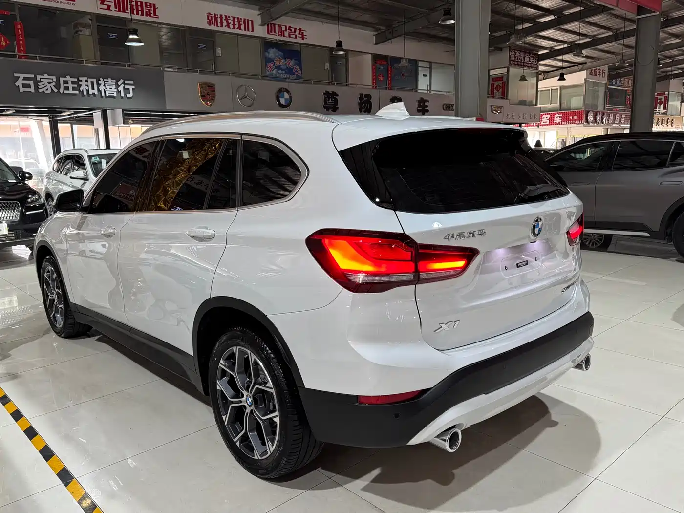 BMW X1 2022 sDrive25Li Leading фото 24