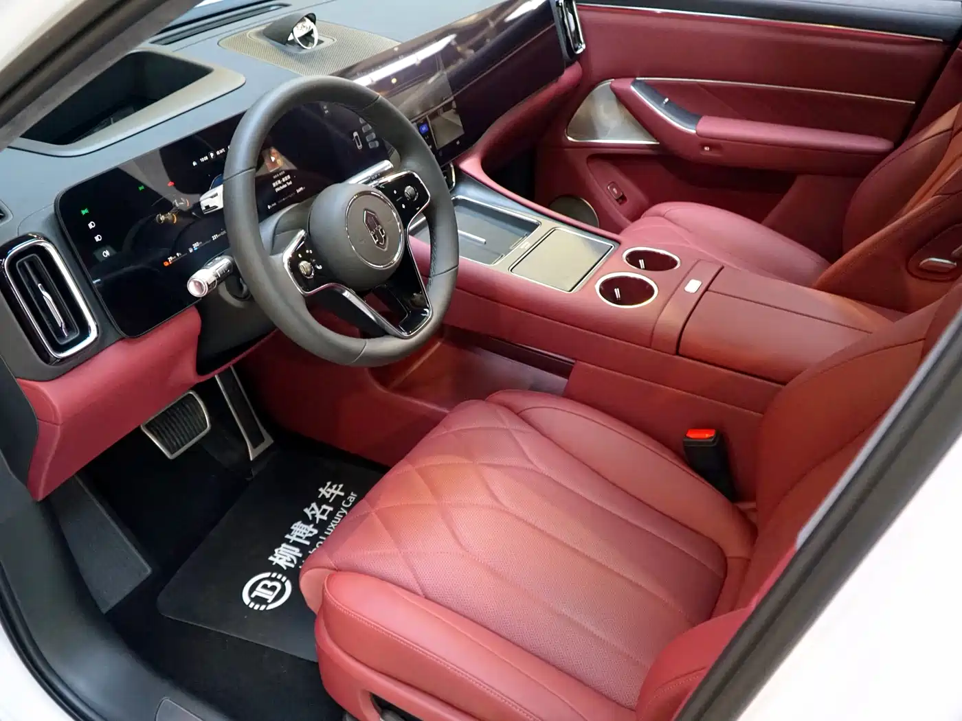 AITO Wenjie AITO M8 2025 Range Extender Max+ Edition 53.4kWh 5-seater фото 7