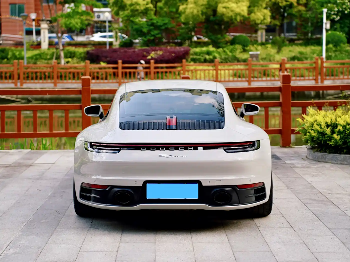 PORSCHE 911