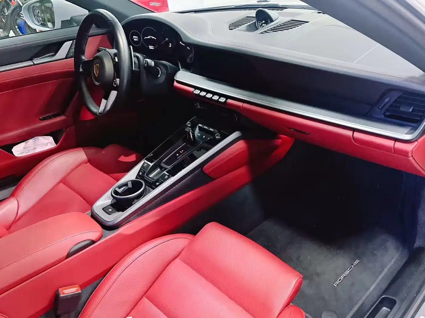 PORSCHE 911
