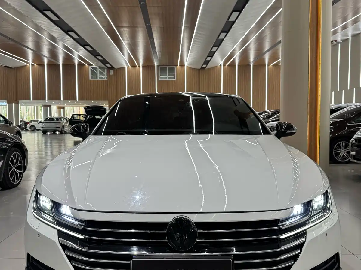 Volkswagen FAW-Volkswagen CC 2019 330TSI Charm Edition China VI фото 2