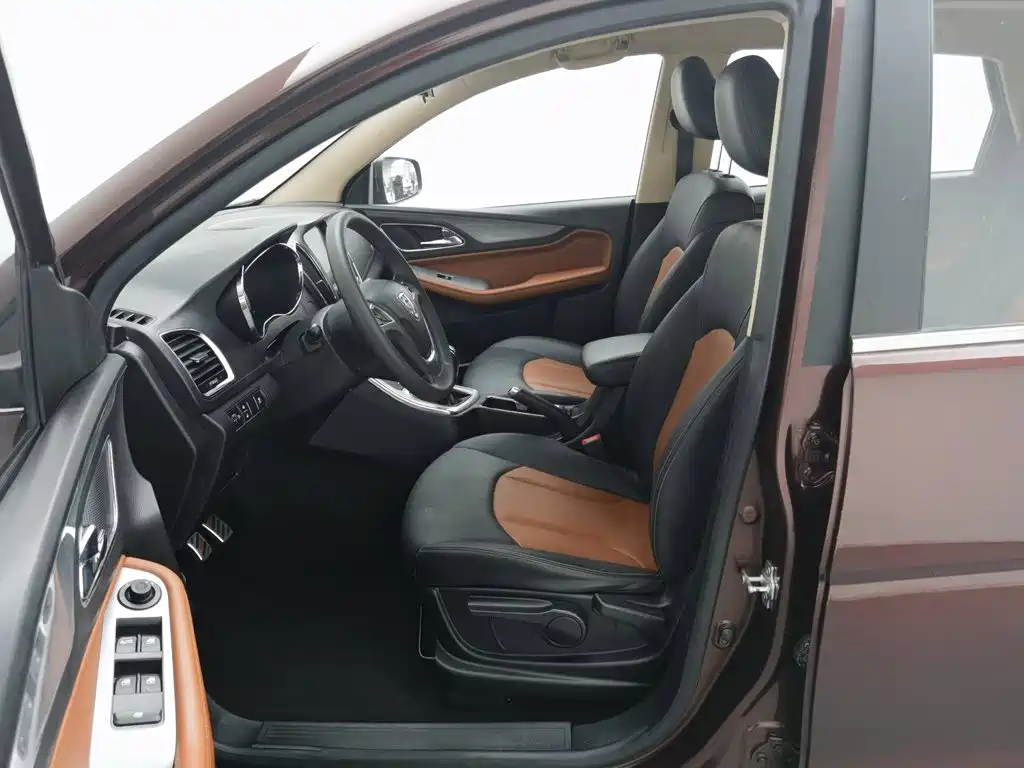 Photo 10 - Baojun 560