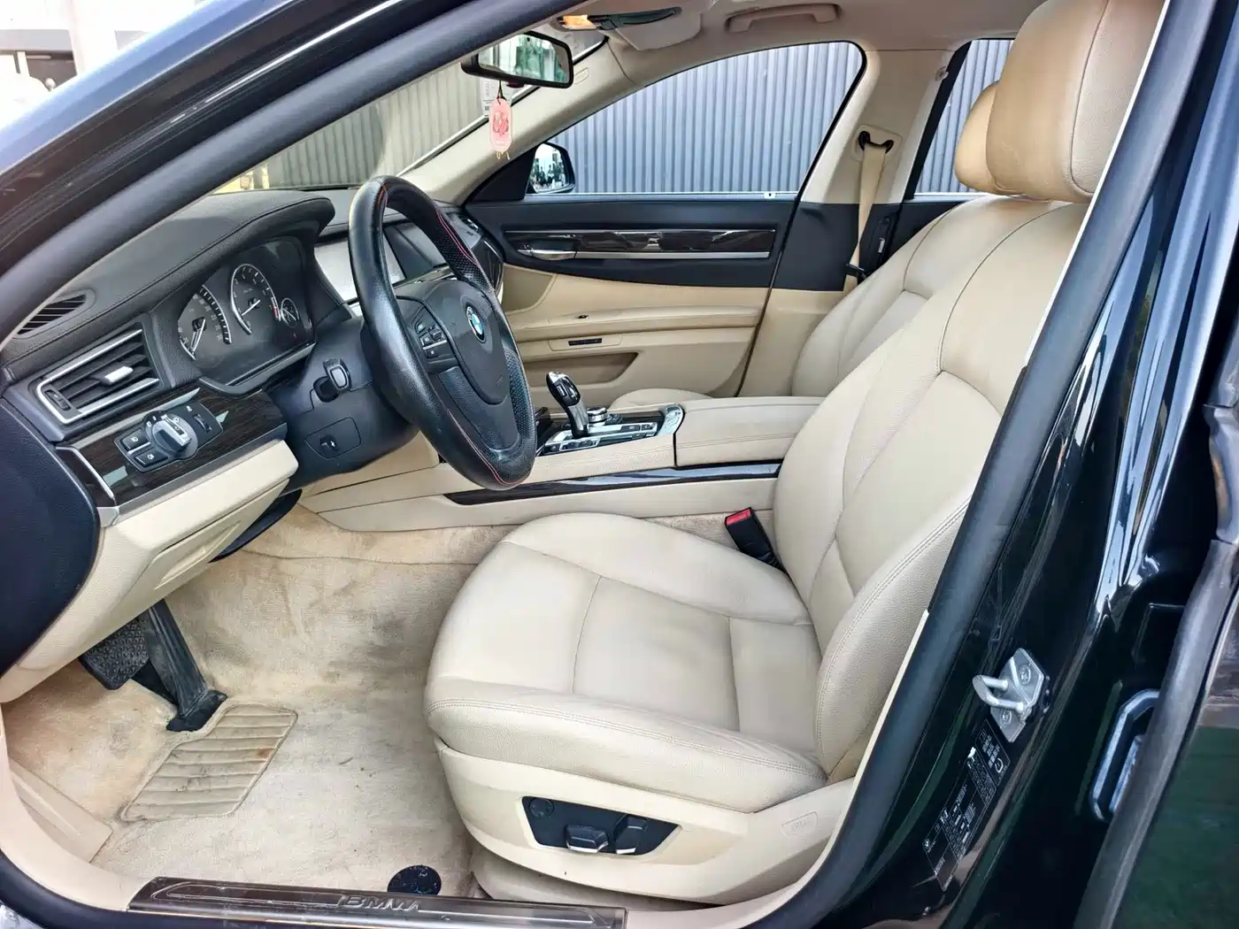 Photo 6 - BMW 7 Series