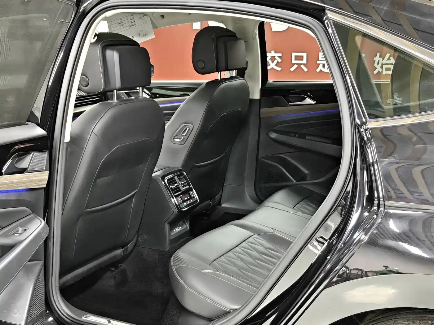 Volkswagen Passat 2019 330TSI Luxury Edition China VI фото 7
