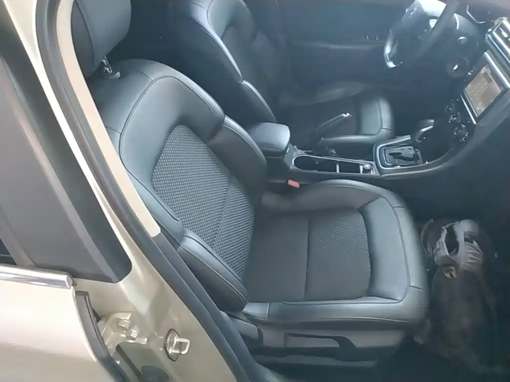 Citroën C4 C-Quatre 2017 2016 1.6L Automatic Luxury Model