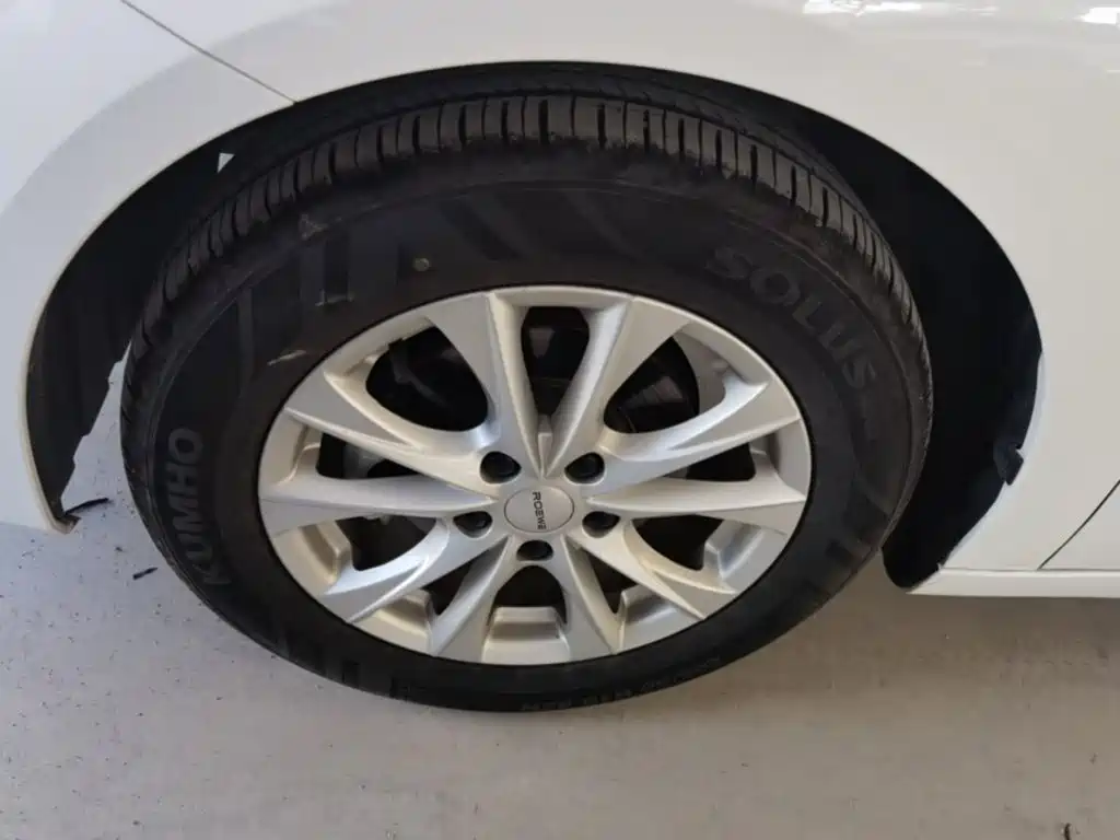 Фото 23 - Roewe i5