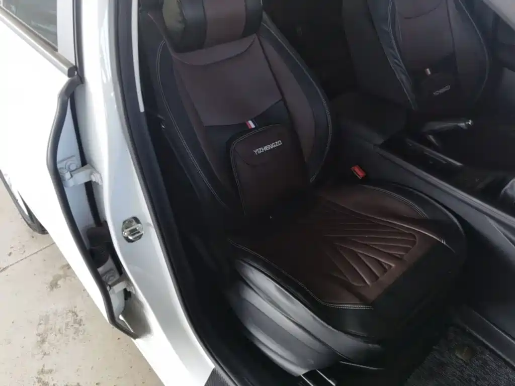 Фото 25 - Roewe i5