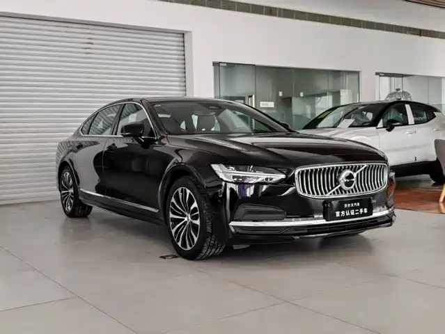 Volvo S90 2024 B5 Momentum Luxury Edition — фото 3
