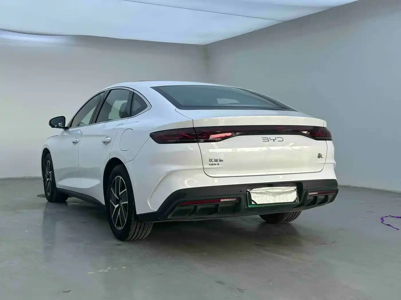 BYD Qin L 2024 DM-i 120KM Superior Edition фото 7