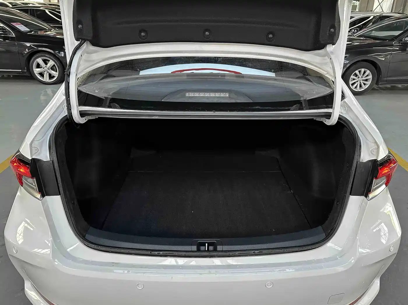 Photo 17 - Toyota Corolla