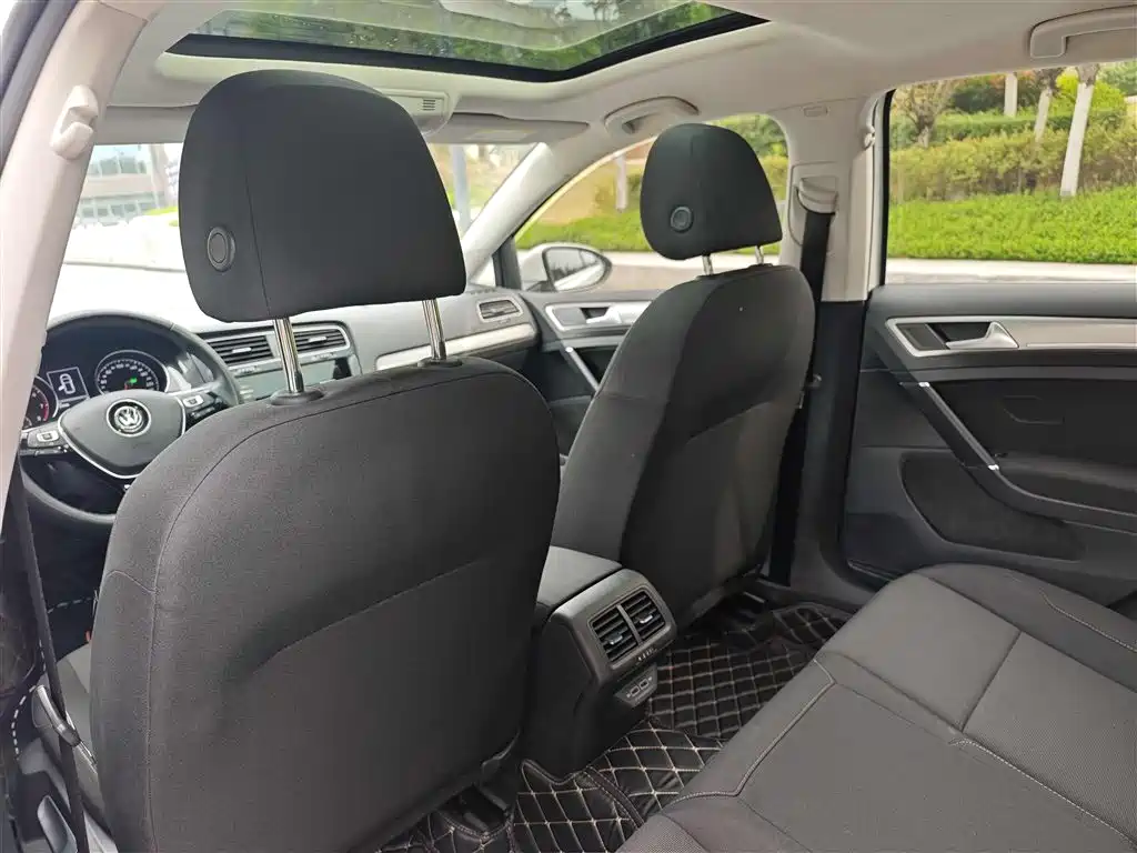 Volkswagen Golf 2020 200TSI DSG Comfort фото 15