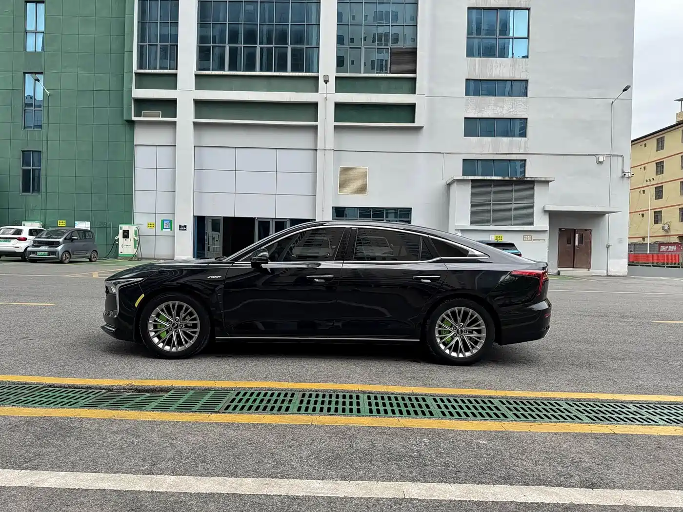 Фото 35 - Besturn B70