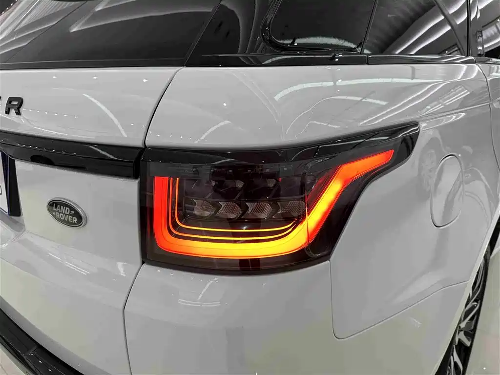 Land Rover Range Rover Sport 2022 3.0 L6 Gloss Black Edition фото 22