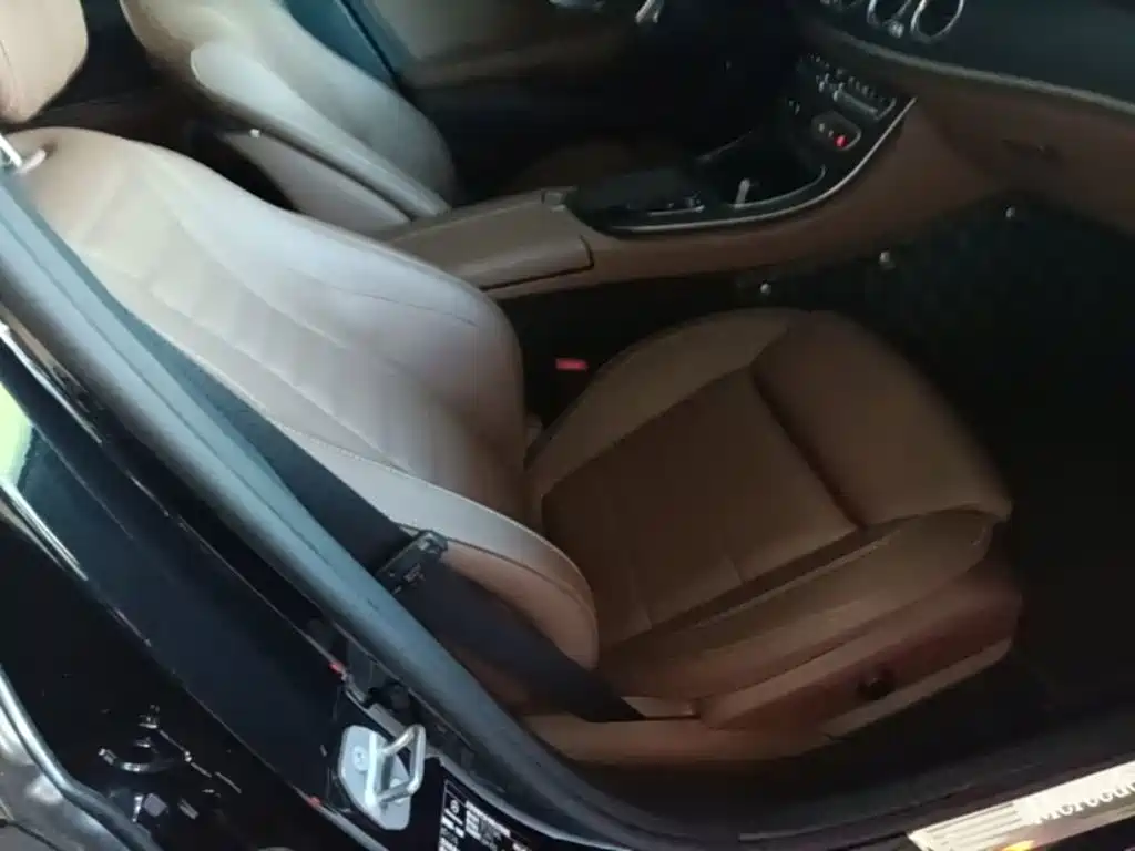 Фото 25 - Mercedes-Benz E-Class