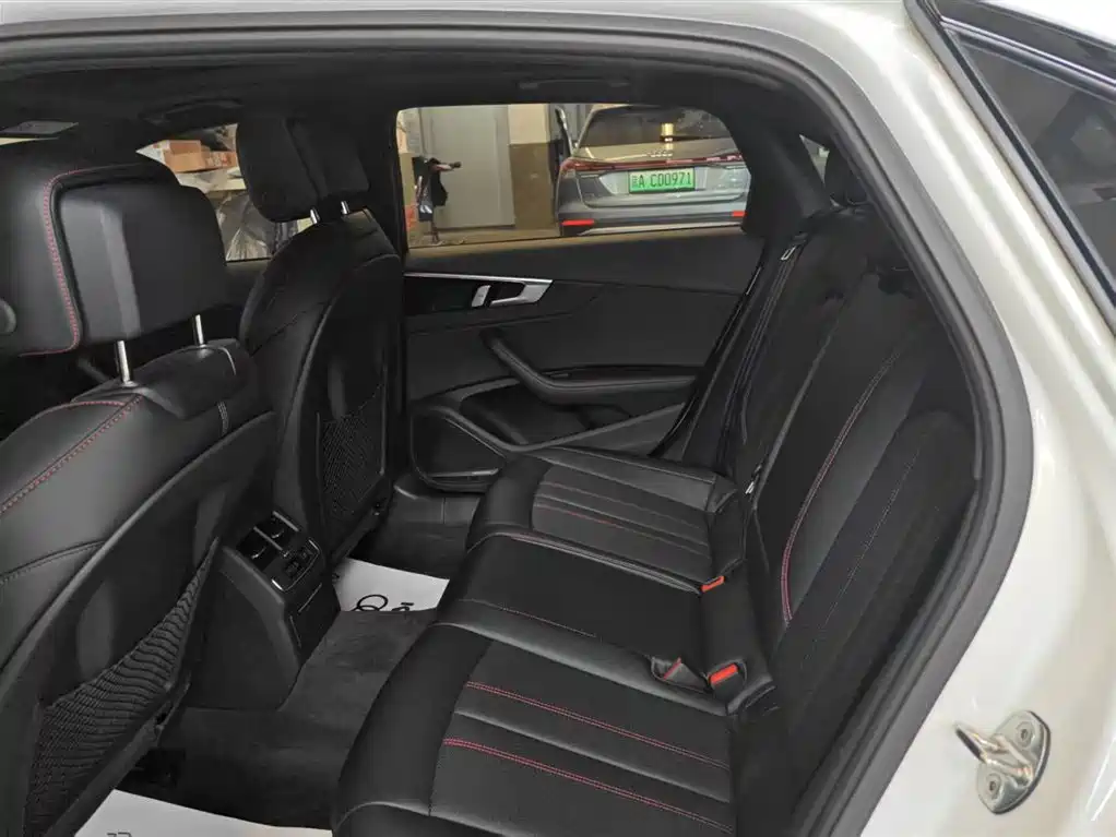 Audi A4L 2025 2 Million Celebration Edition 40 TFSI Luxury Dynamic B&O Starlight Night Edition фото 22