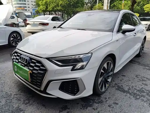 Audi A3 A3L Limousine 35 TFSI, Стиль Спорт