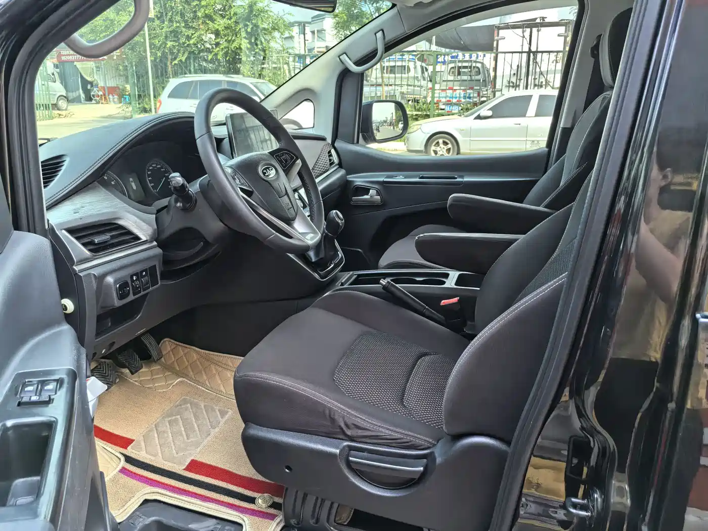 JAC Refine M3 2023 2022 1.5T 7-Seater Standard