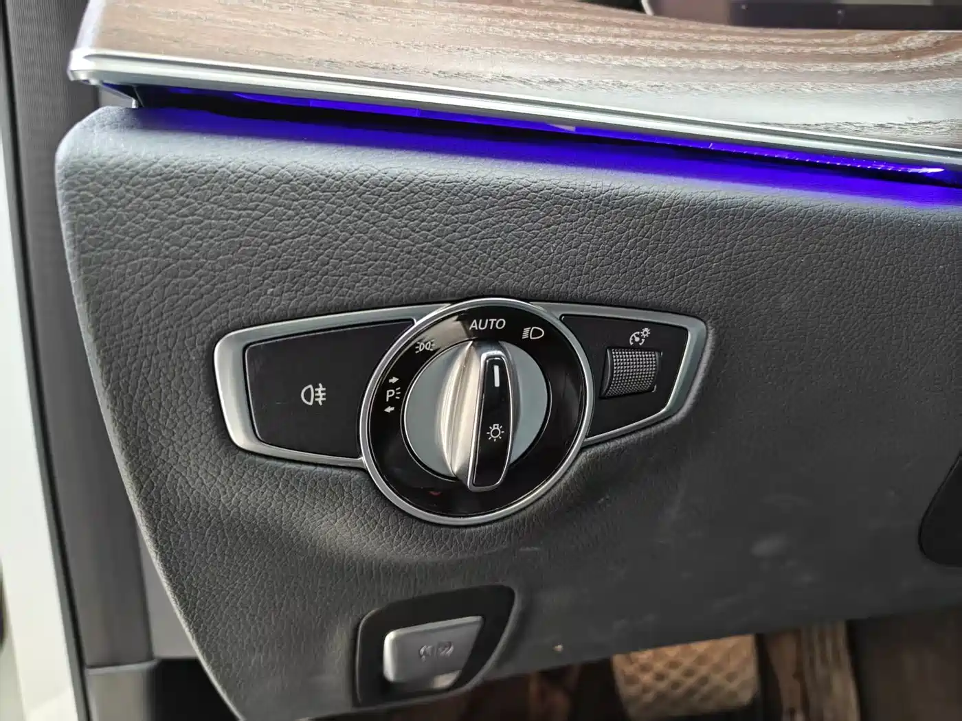Mercedes-Benz E-Class 2019 E 300 L Fashion фото 40