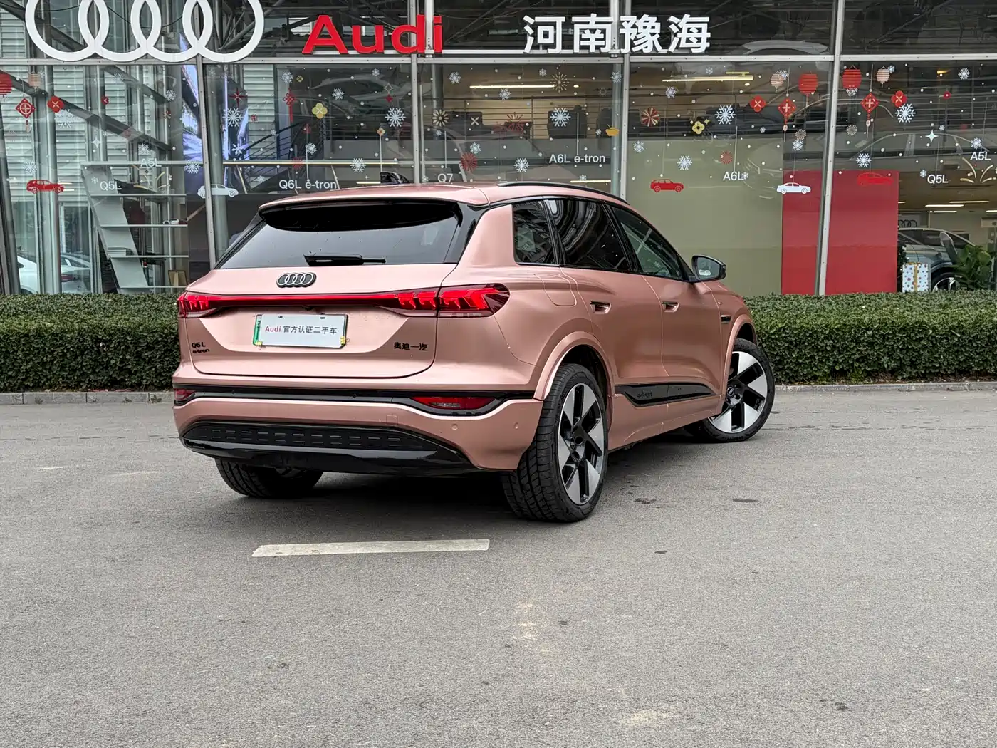 AUDI Q6L E TRON