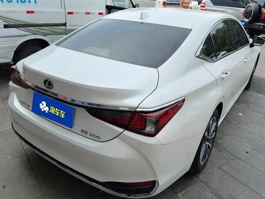 Lexus ES 2024 200 Premium Edition фото 3