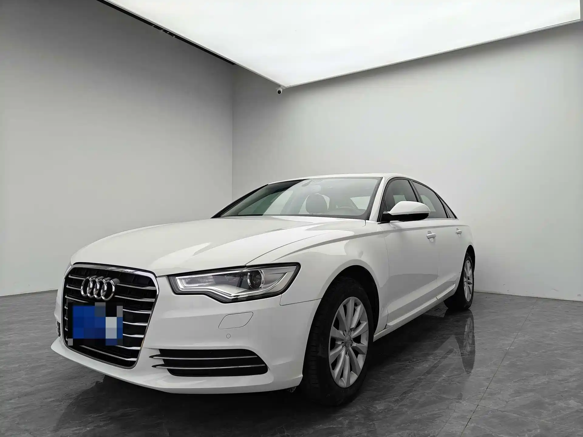Фото 1 - Audi A6L