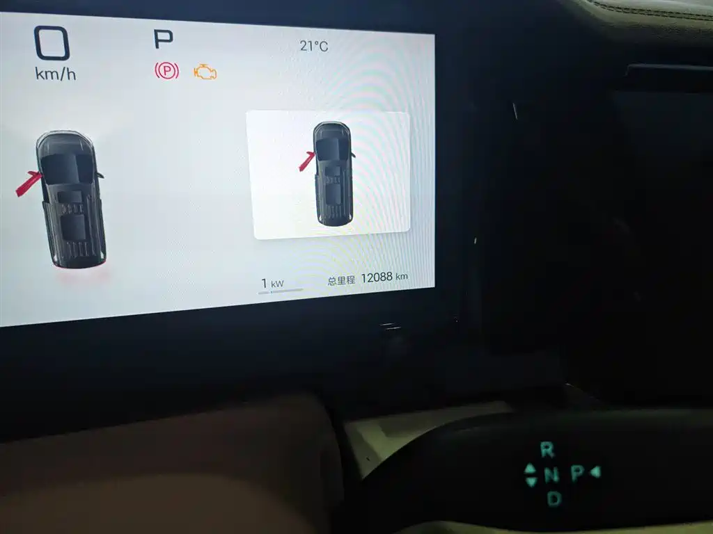 BYD Xia 2025 DM-i 1.5T 180km Surpass Edition фото 9