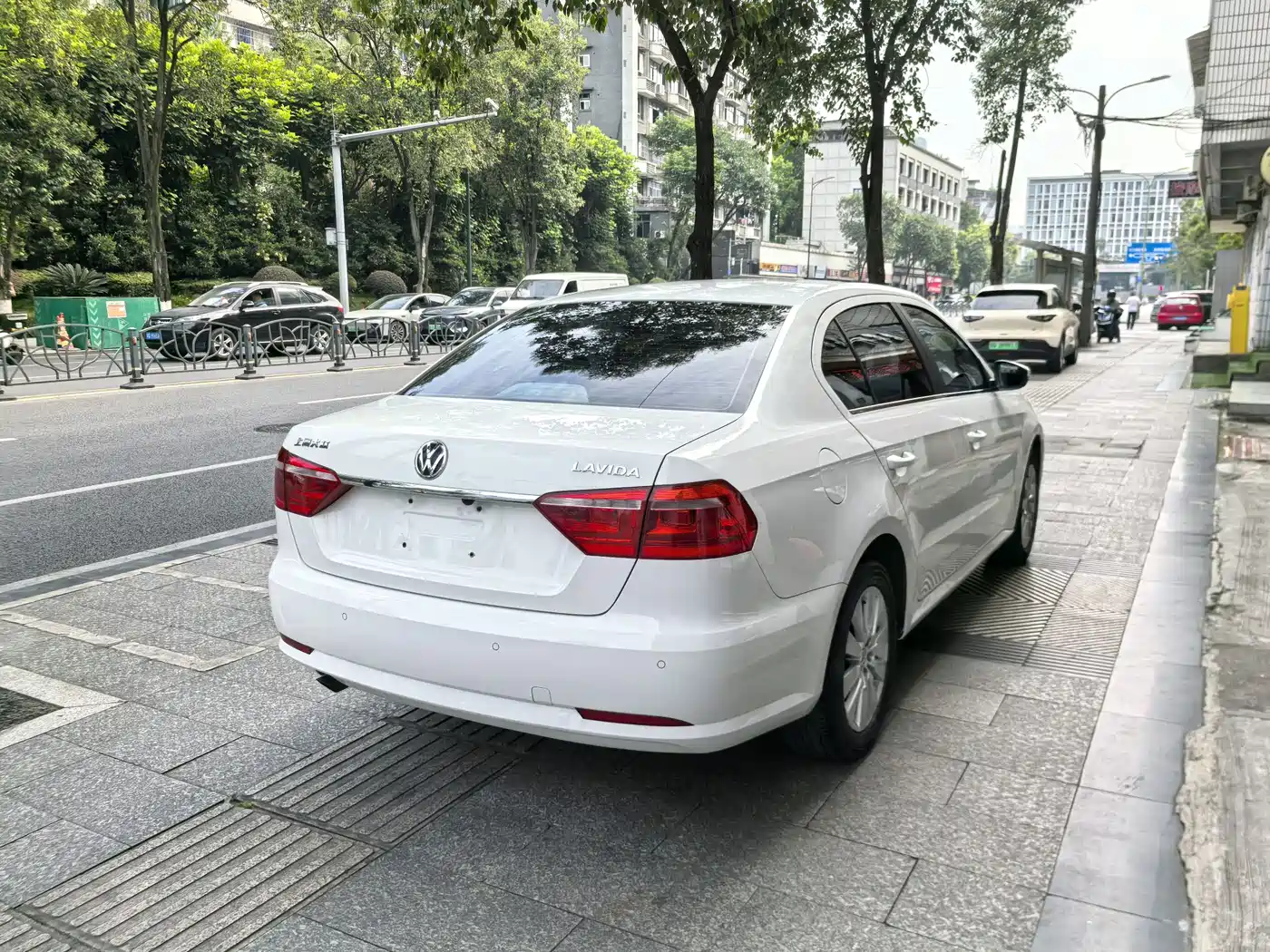 Volkswagen Lavida 2013 Facelift Classic 1.6L Manual Comfort фото 7
